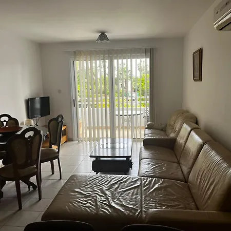 Hana Nissi Apartment *