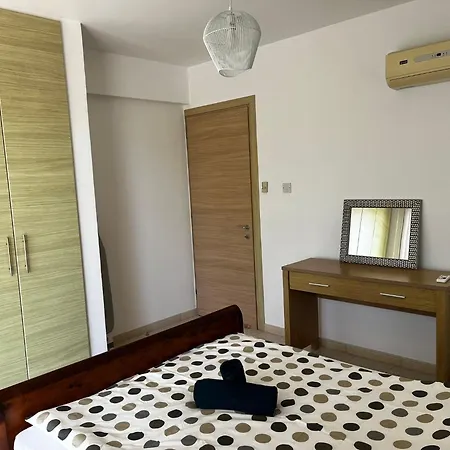 Hana Nissi Apartment *